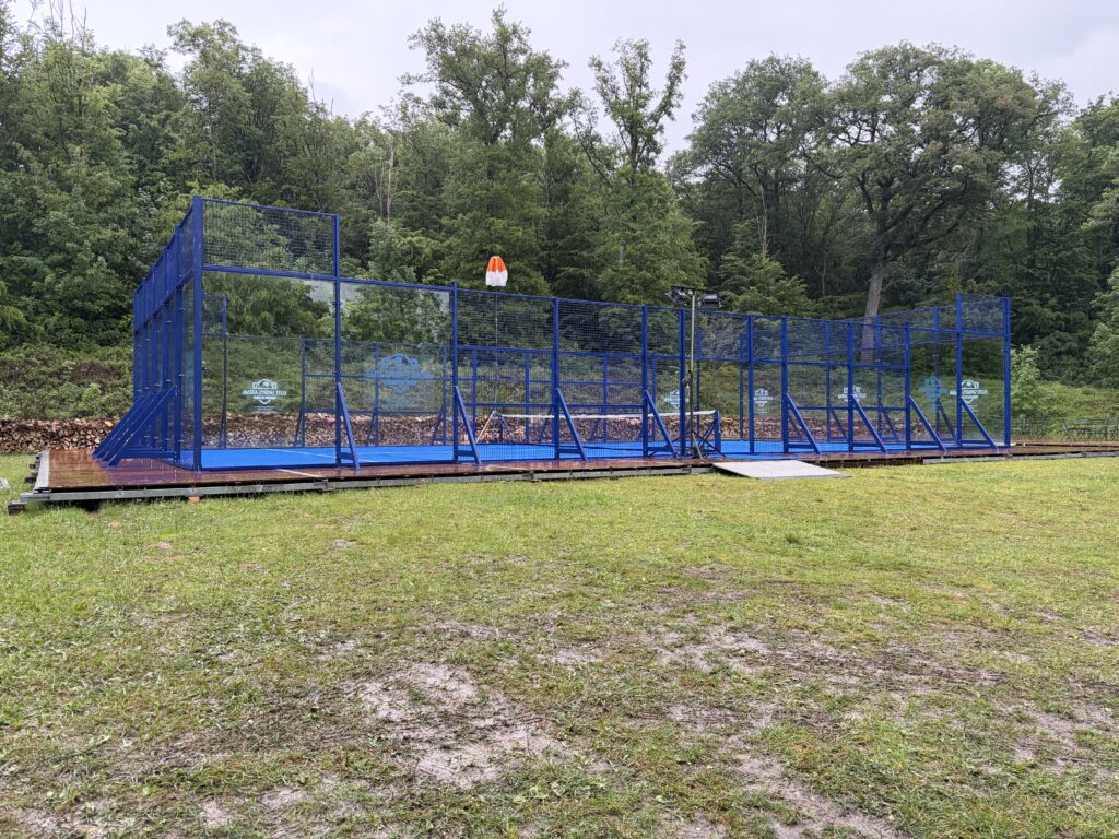 Terrain de padel pour événement installé par Elite Sports Arena